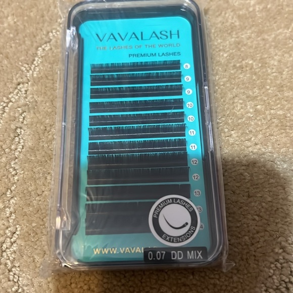 Lash extensions - Picture 5 of 8